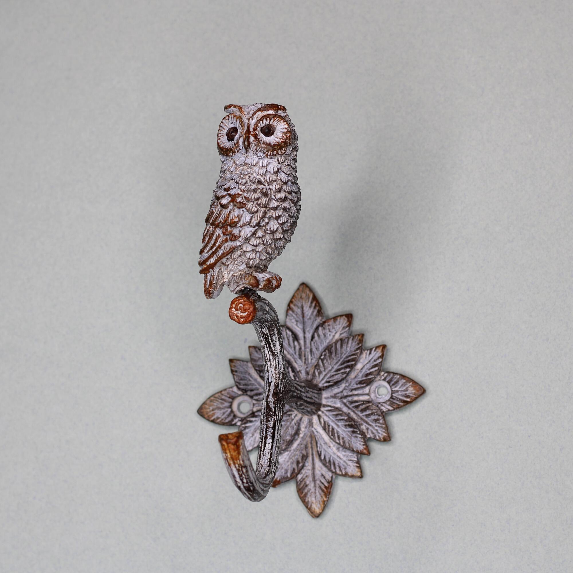 Shabby chic owl hanger detail view
