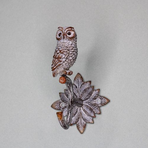 Shabby chic owl hanger detail view