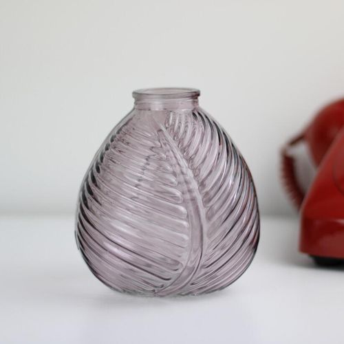 Amethyst bud stem vase with textured leaf design