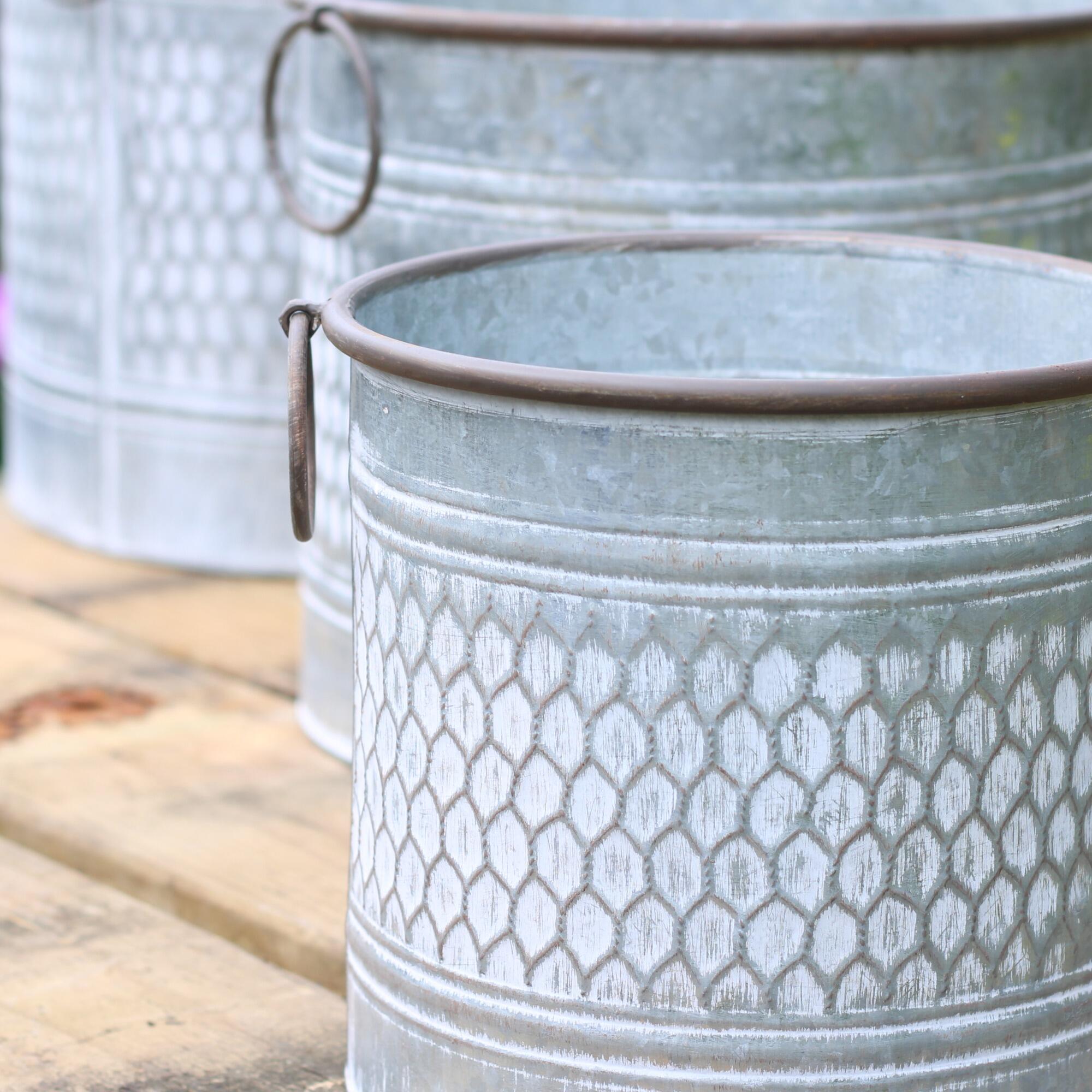 Rustic metal plater with hoop handles