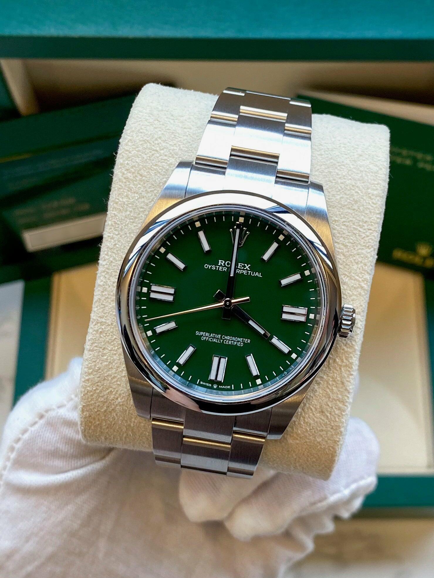 Rolex Oyster Perpetual 41 124300 Green Dial