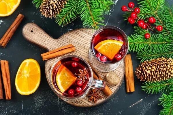 "Transform Your Home This Christmas with the Perfect Festive Bar Setup"