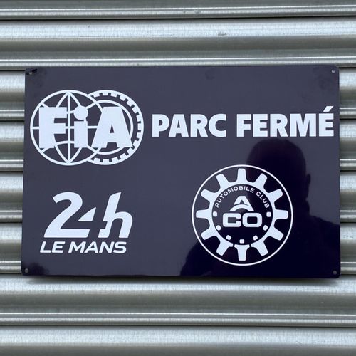 parc ferme sign
