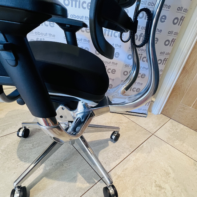Angled view of refurbished Hood i29 chair in black fabric
