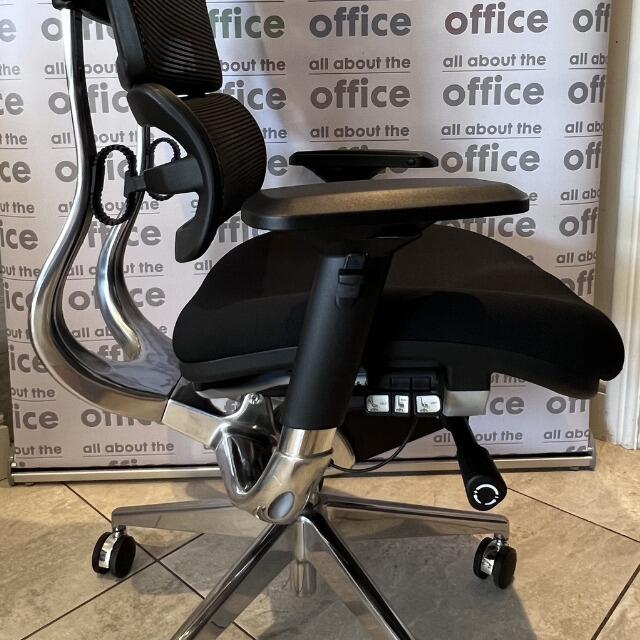 Angled view of refurbished Hood i29 chair in black fabric