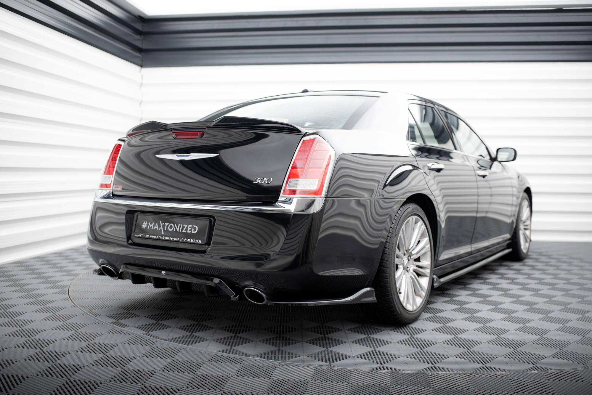 Central Rear Splitter (Vertical Bars) Chrysler 300 Mk2