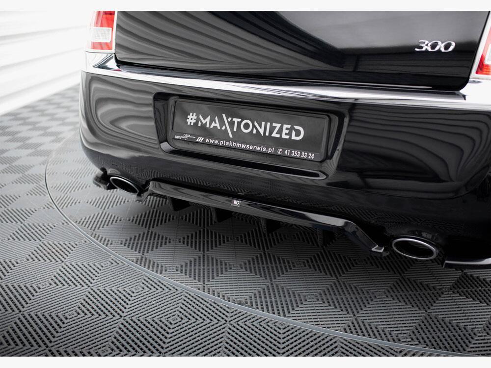 Central Rear Splitter (Vertical Bars) Chrysler 300 Mk2