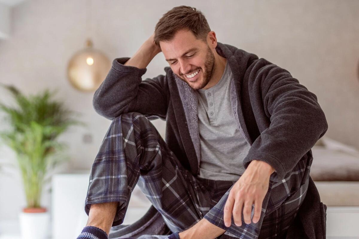 Big men's pyjamas, loungewear, and dressing gowns in sizes 2XL to 6XL – comfortable sleep and lounge essentials for larger builds.