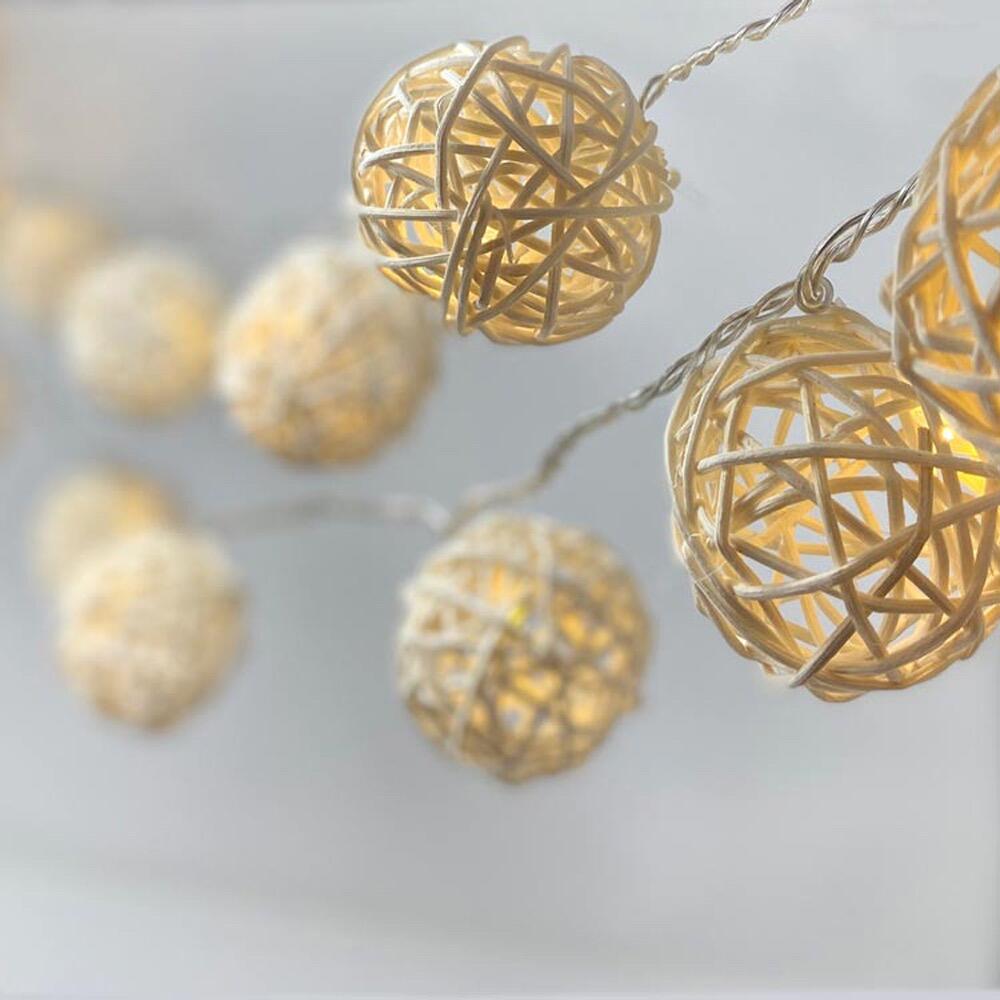 Blaze On Wicker Ball 30 fairy lights in Natural