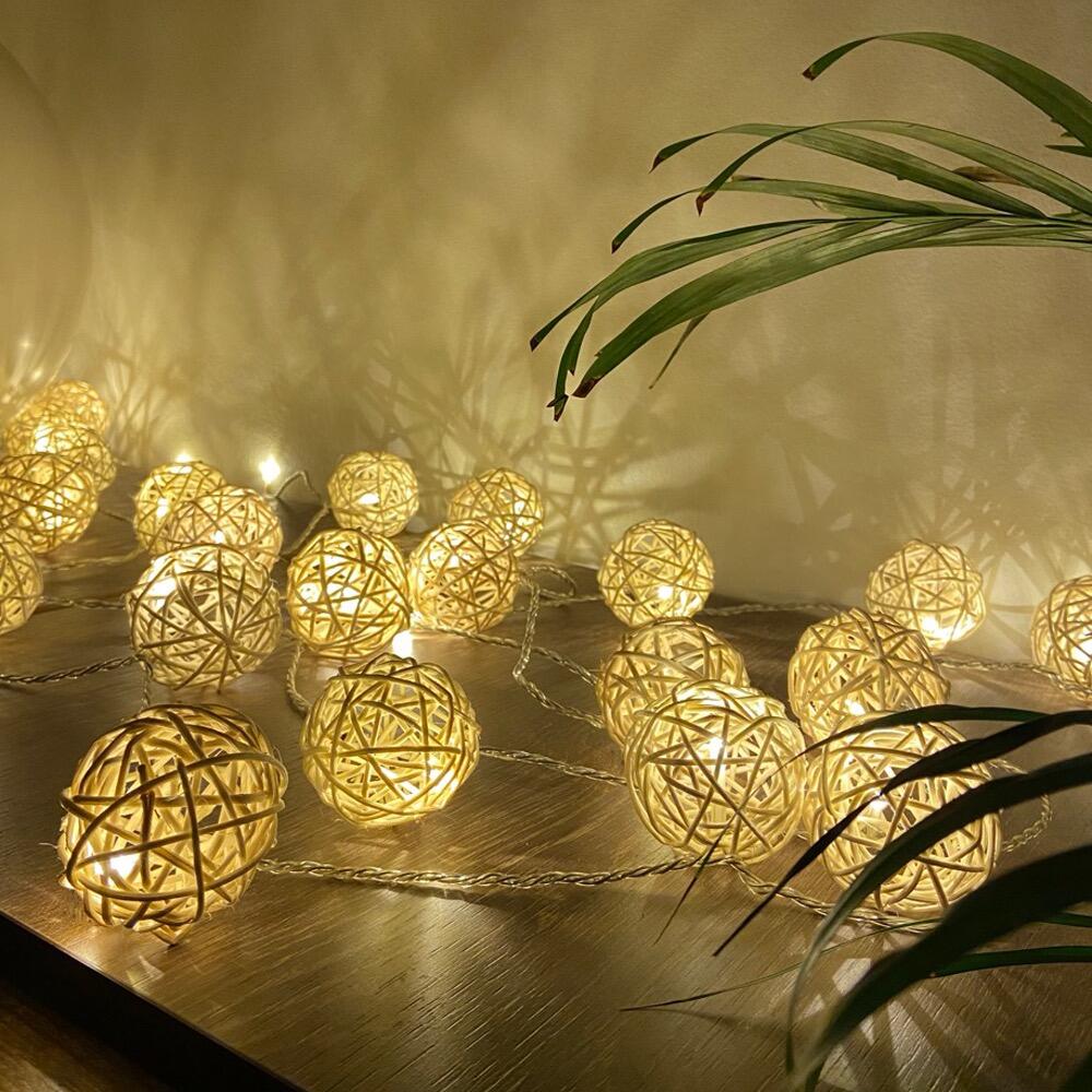 Blaze On Wicker Ball 10 fairy lights in Natural