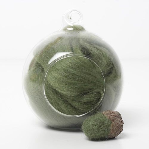 green 53 merino wool tops for needle felting and spinning in a 10g portion.