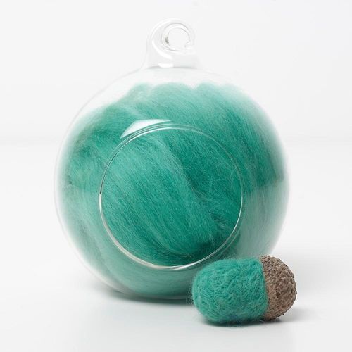aqua 59 merino wool tops for needle felting and spinning in a 10g portion.