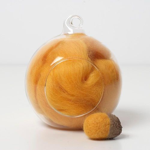 yellow 36 merino wool tops for needle felting and spinning in a 10g portion.