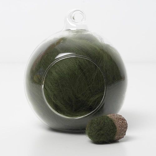 green 55 merino wool tops for needle felting and spinning in a 10g portion.
