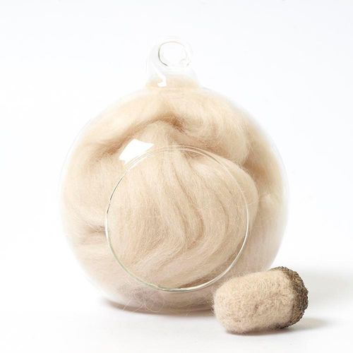 Cream 04 merino wool tops for needle felting and spinning in a 10g portion.