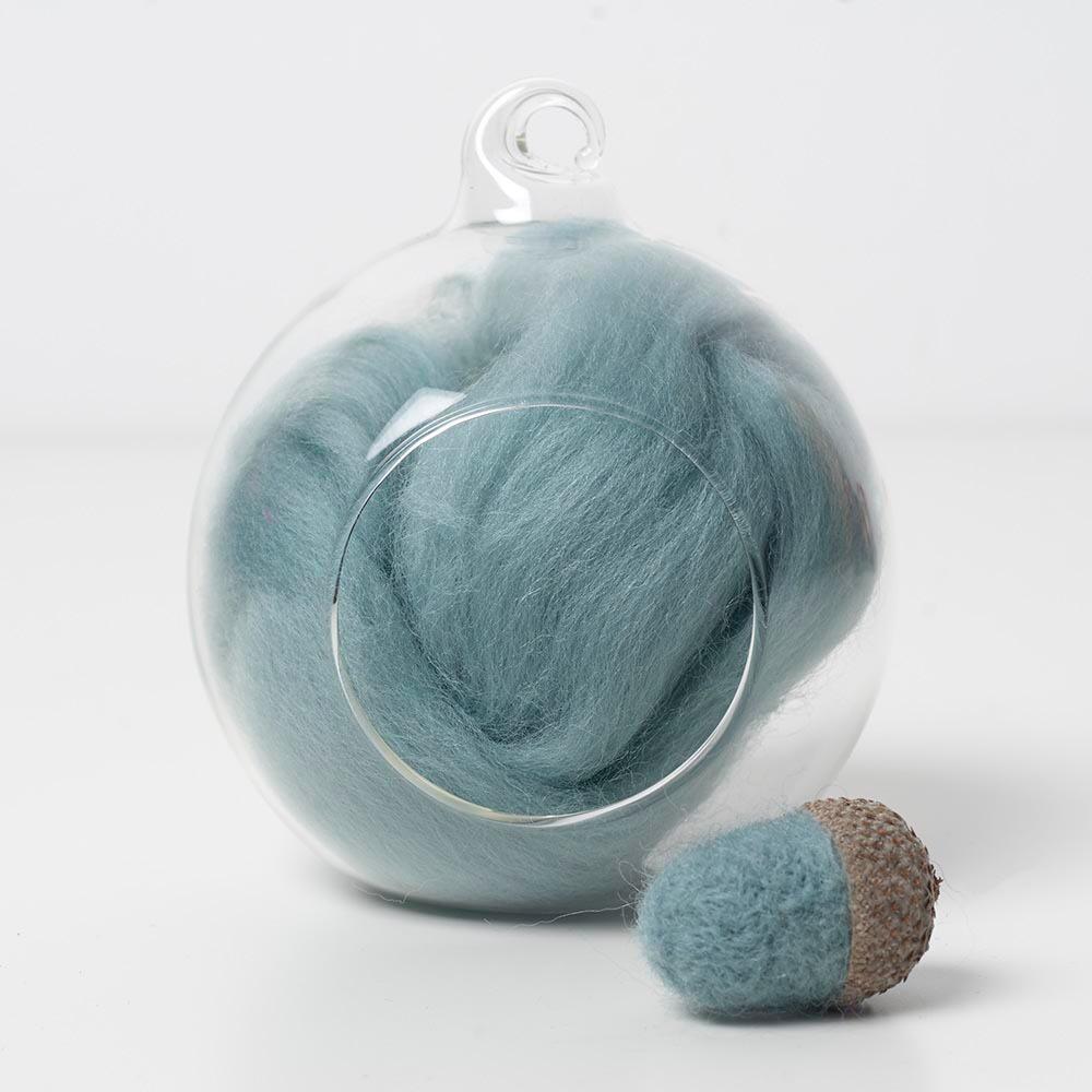 aqua 61 merino wool tops for needle felting and spinning in a 10g portion.