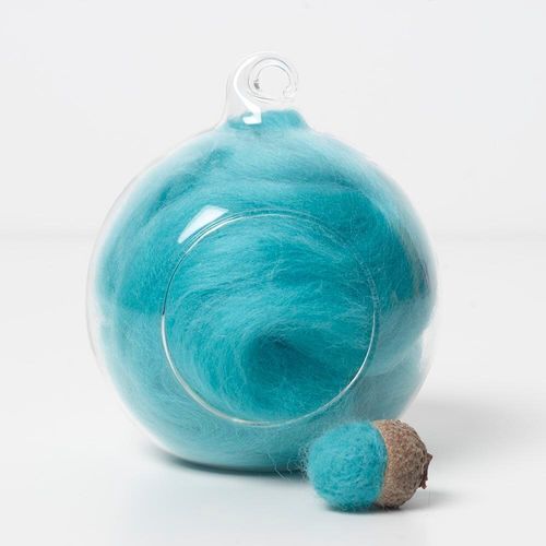 aqua 62 merino wool tops for needle felting and spinning in a 10g portion.