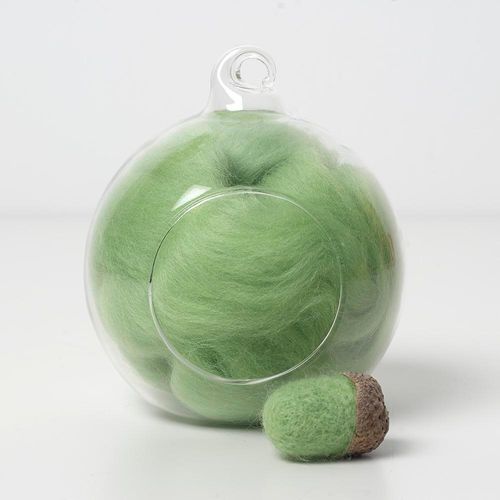 green 49 merino wool tops for needle felting and spinning in a 10g portion.