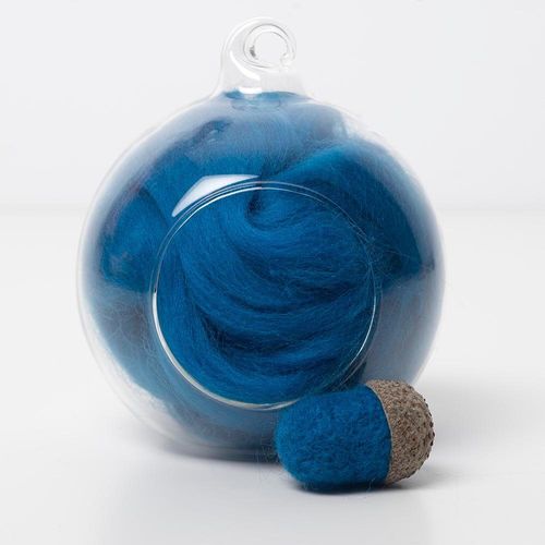 aqua 68 merino wool tops for needle felting and spinning in a 10g portion.