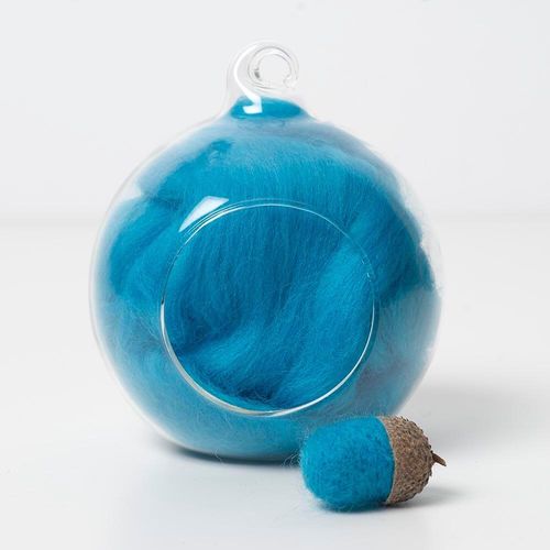 aqua 64 merino wool tops for needle felting and spinning in a 10g portion.