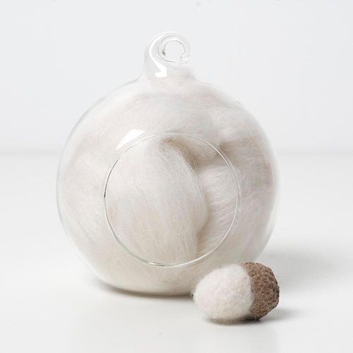 White 01 merino wool tops for needle felting and spinning in a 10g portion.