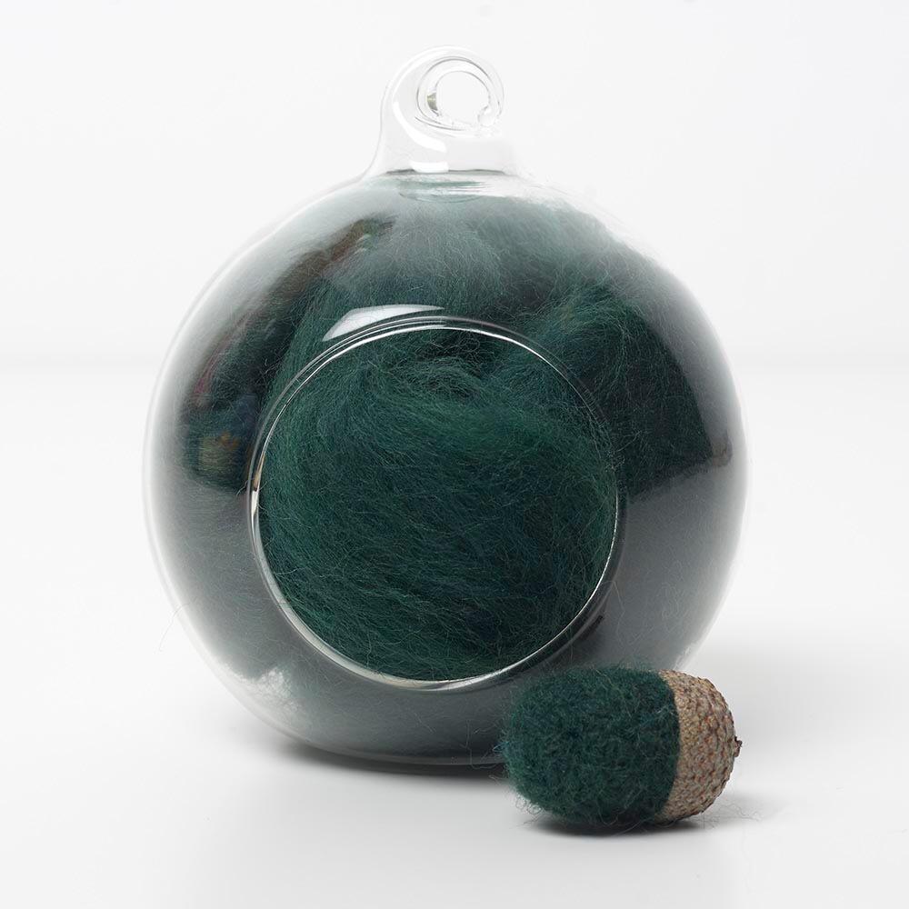 green 56 merino wool tops for needle felting and spinning in a 10g portion.