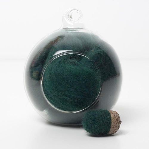 green 56 merino wool tops for needle felting and spinning in a 10g portion.