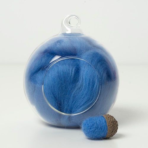 blue 71 merino wool tops for needle felting and spinning in a 10g portion.
