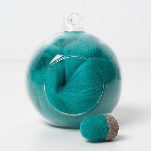 aqua 60 merino wool tops for needle felting and spinning in a 10g portion.