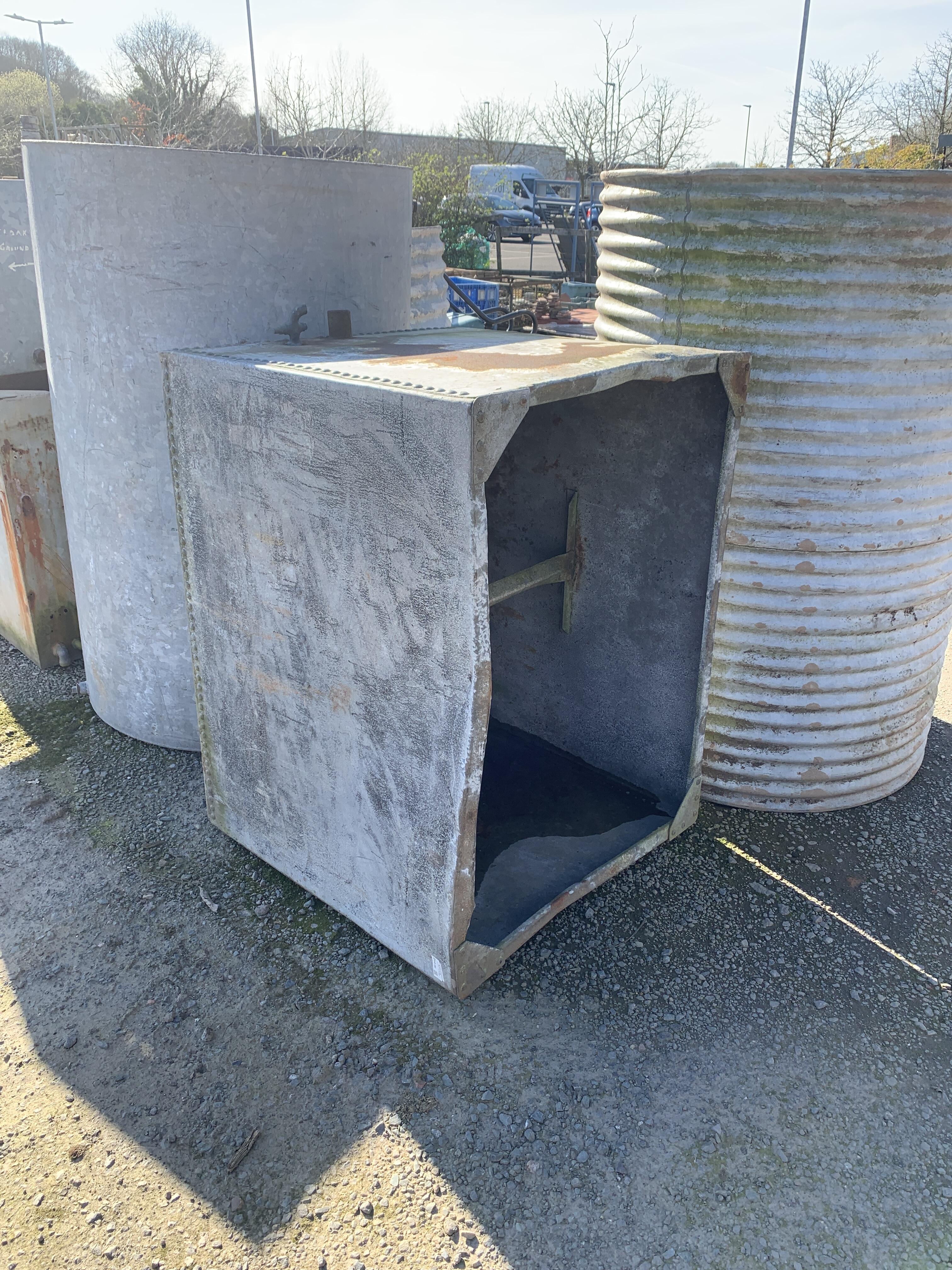 Vintage Galvanised Water Tank - 87x89x117cm