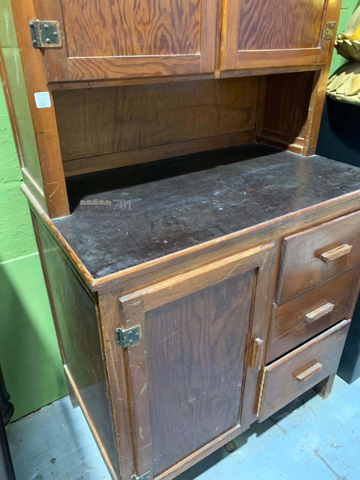 "Lusty" kitchen cupboard