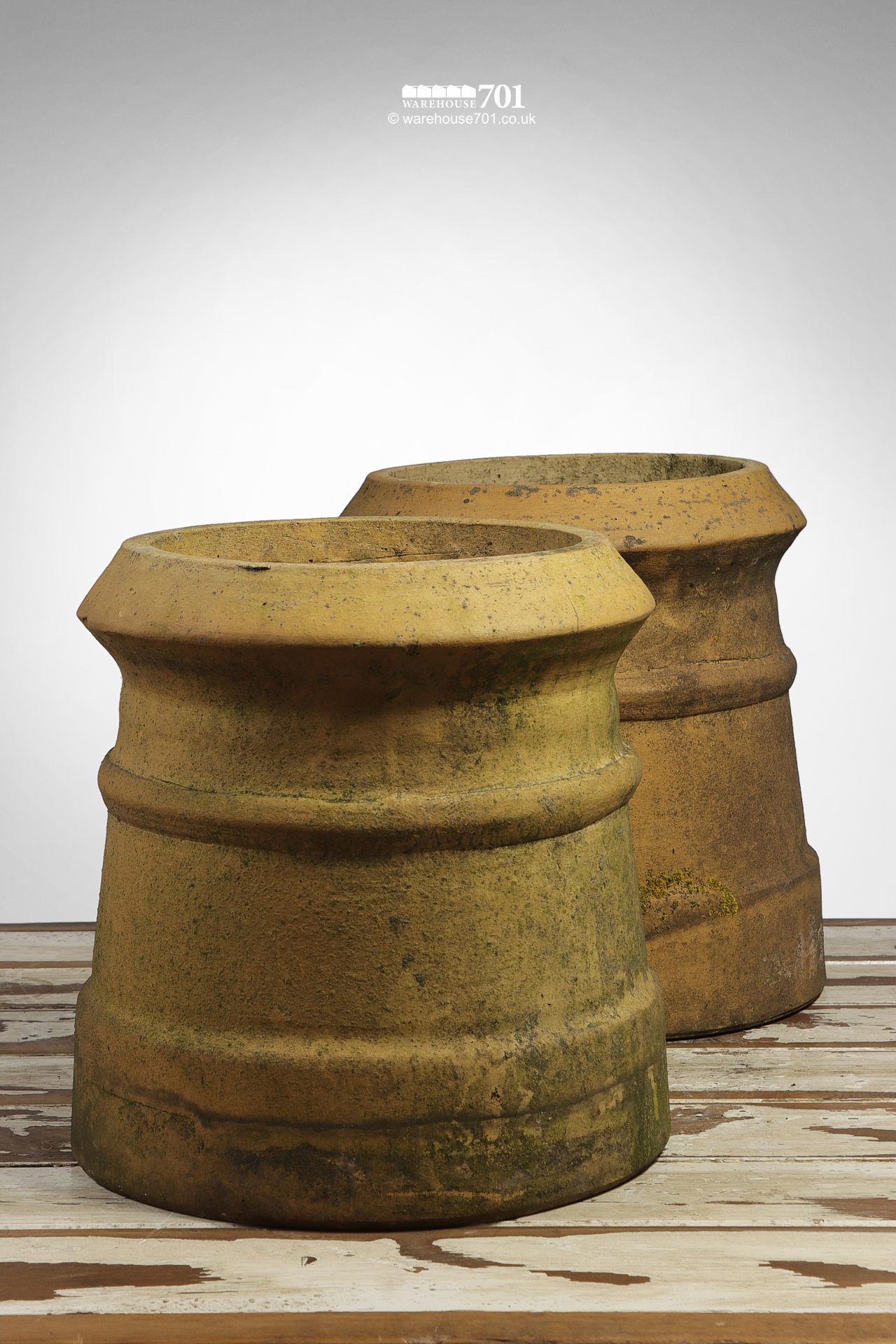 Aparador un acreedor Artículos de primera necesidad Reclaimed Pair of Small Buff Cannon Chimney Pots