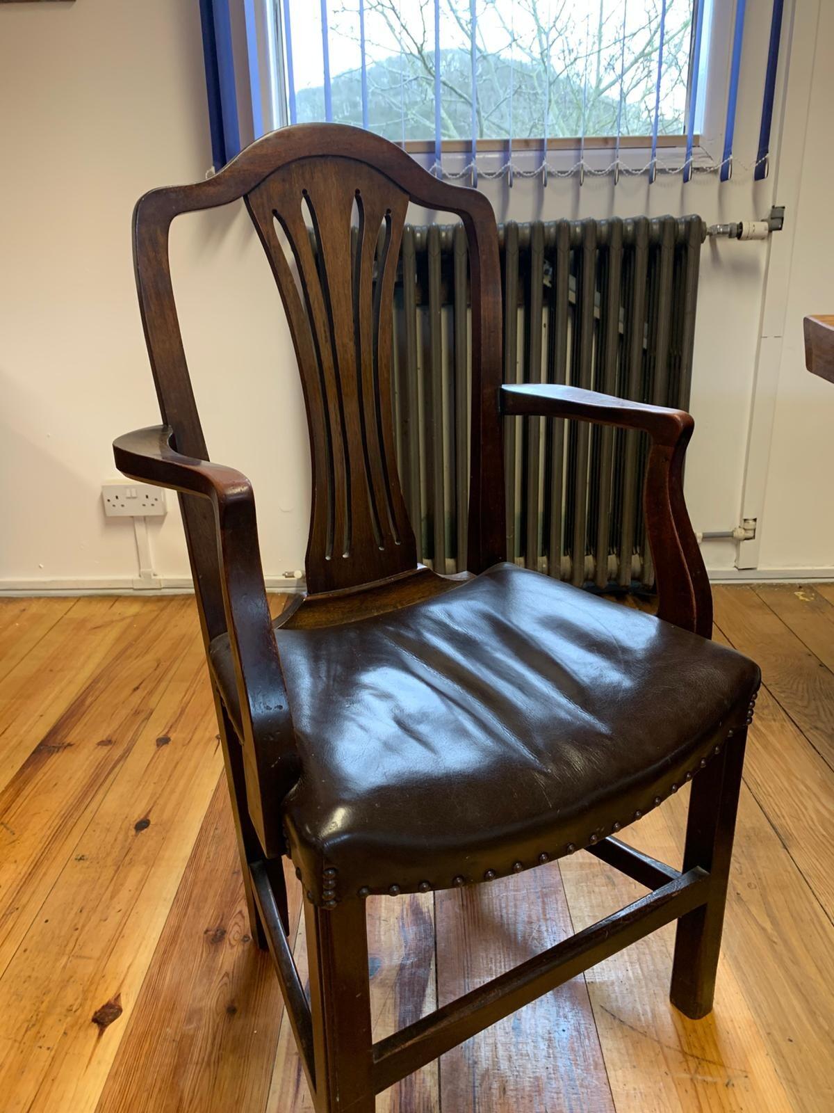 Set of 8 antique Georgian mahogany dining chairs