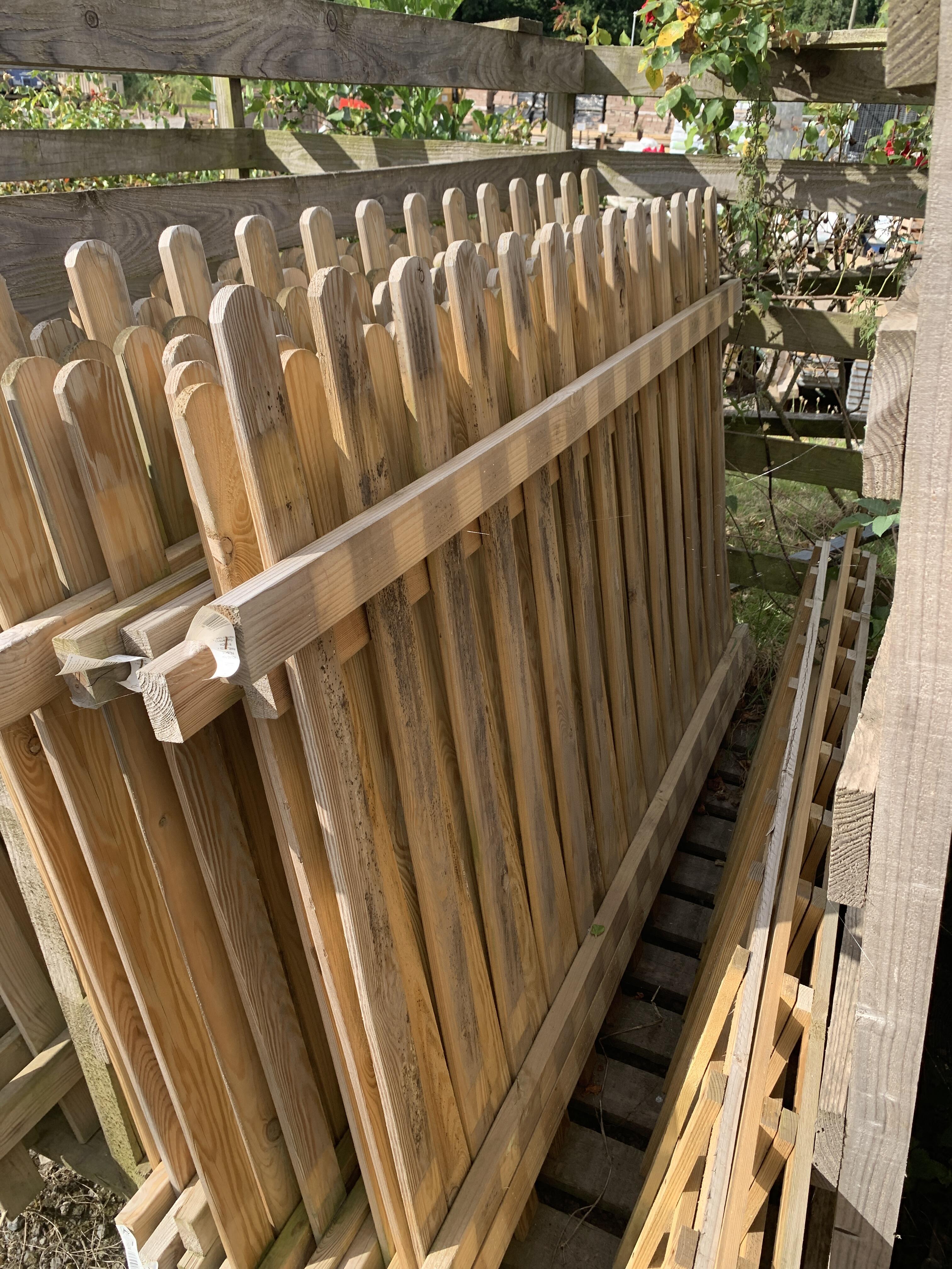 Grange Round Top Palisade Fence Panel 1.2m