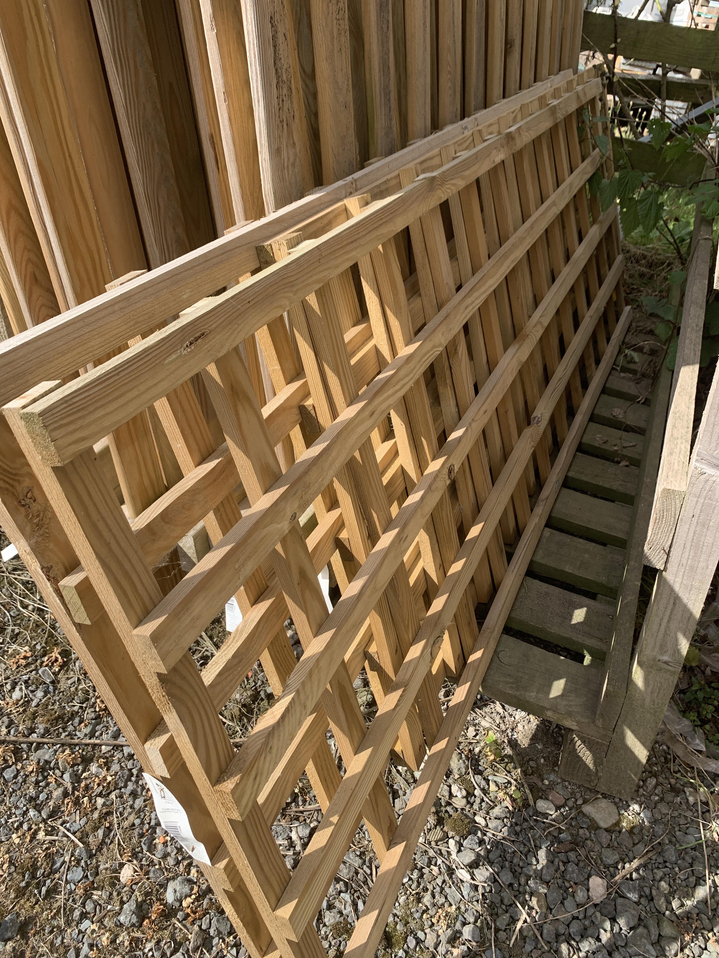 Heavy Duty Square Trellis 0.61M Green by Grange