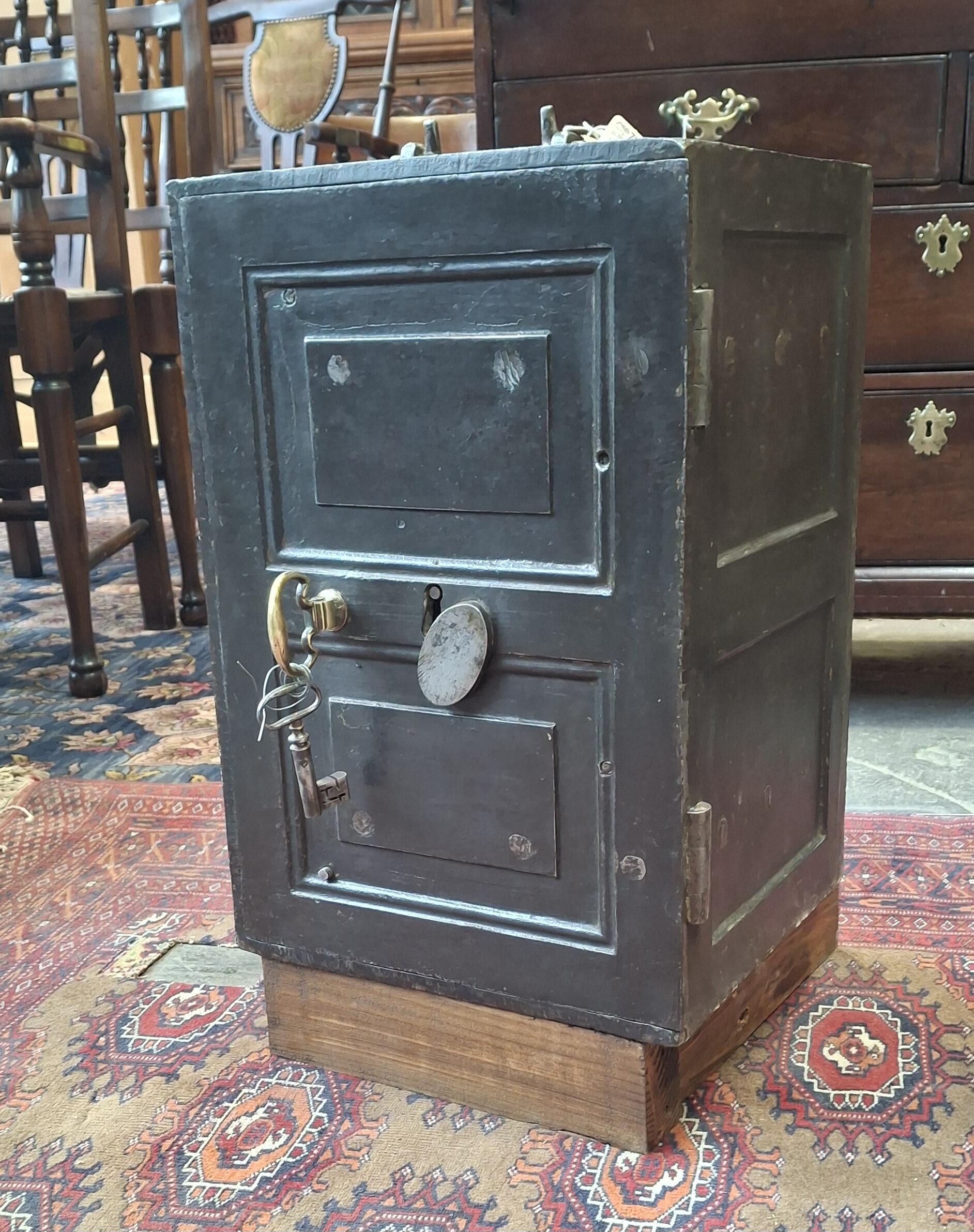 Antique Cast Iron Deed / Strong box with key