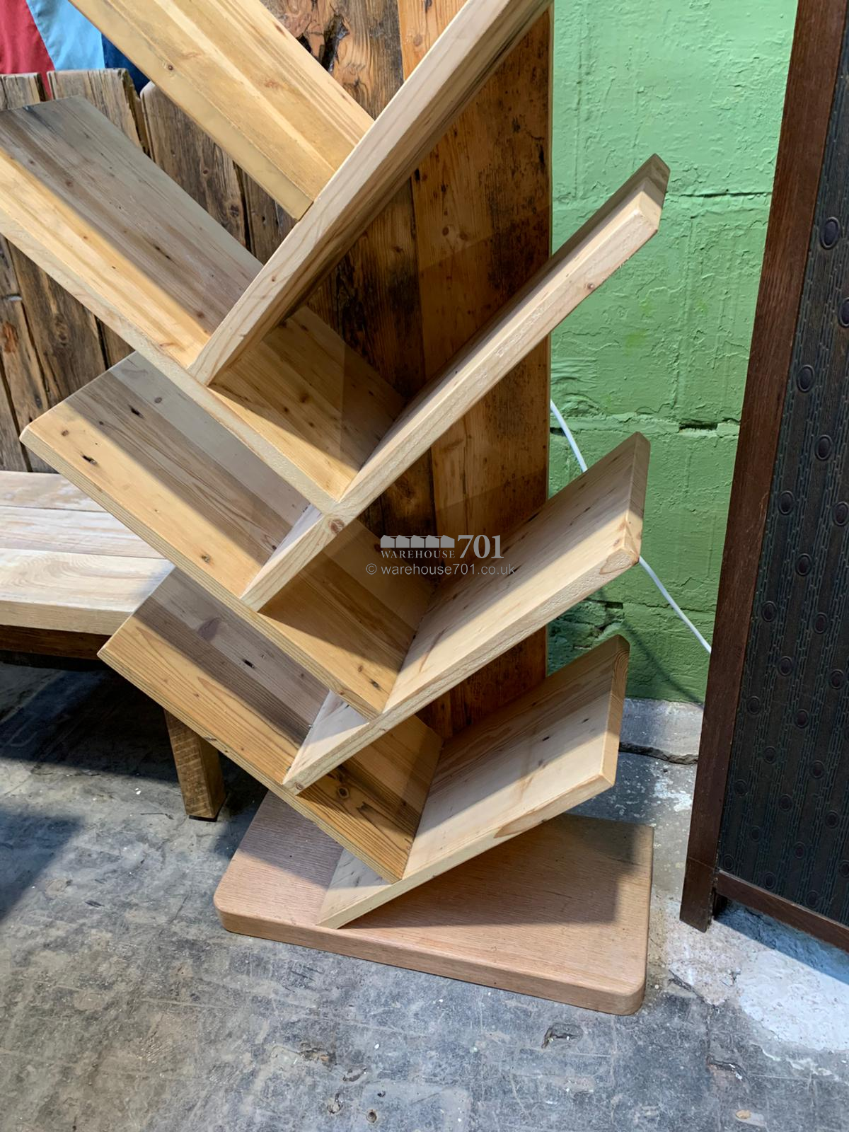 701 Original freestanding bookshelf