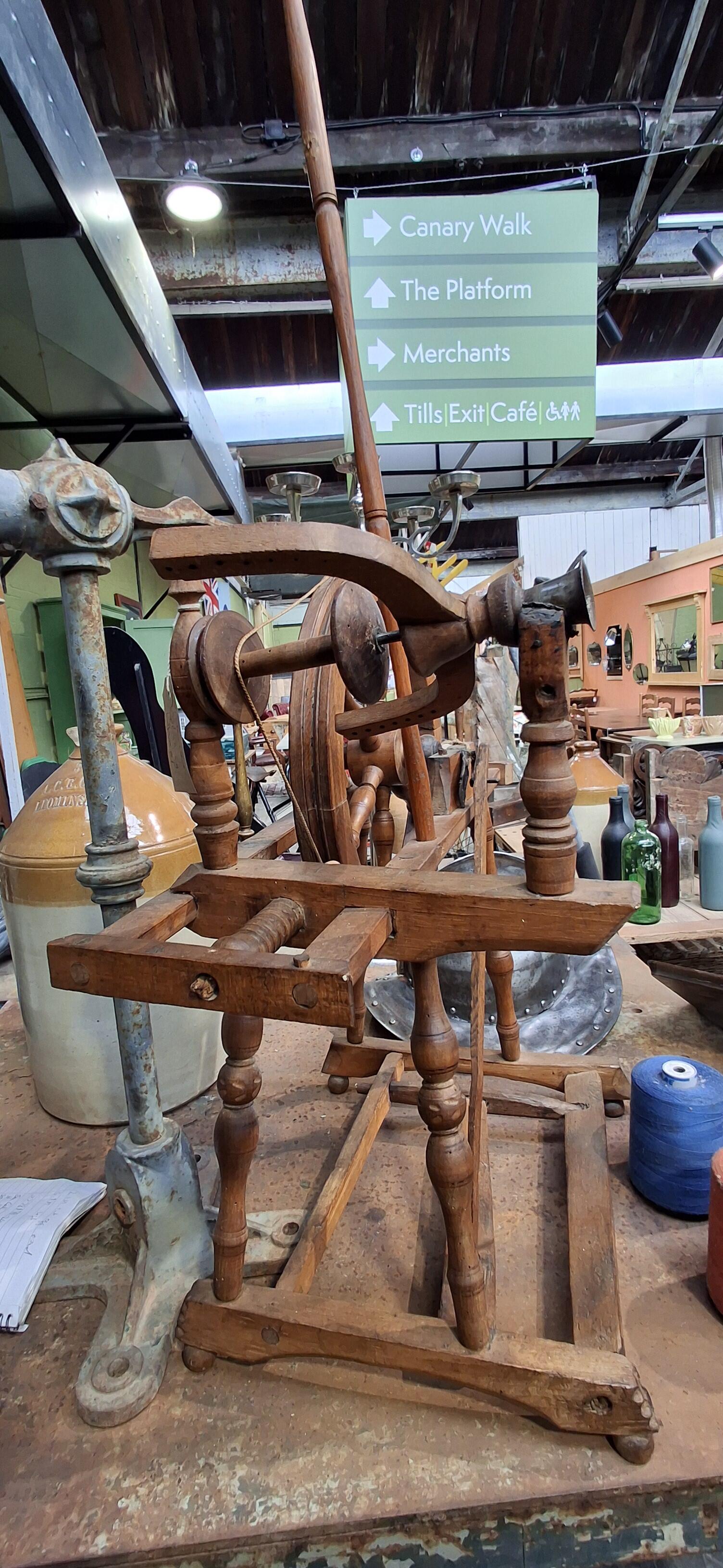 Victorian Elm Spinning Wheel (KT533)