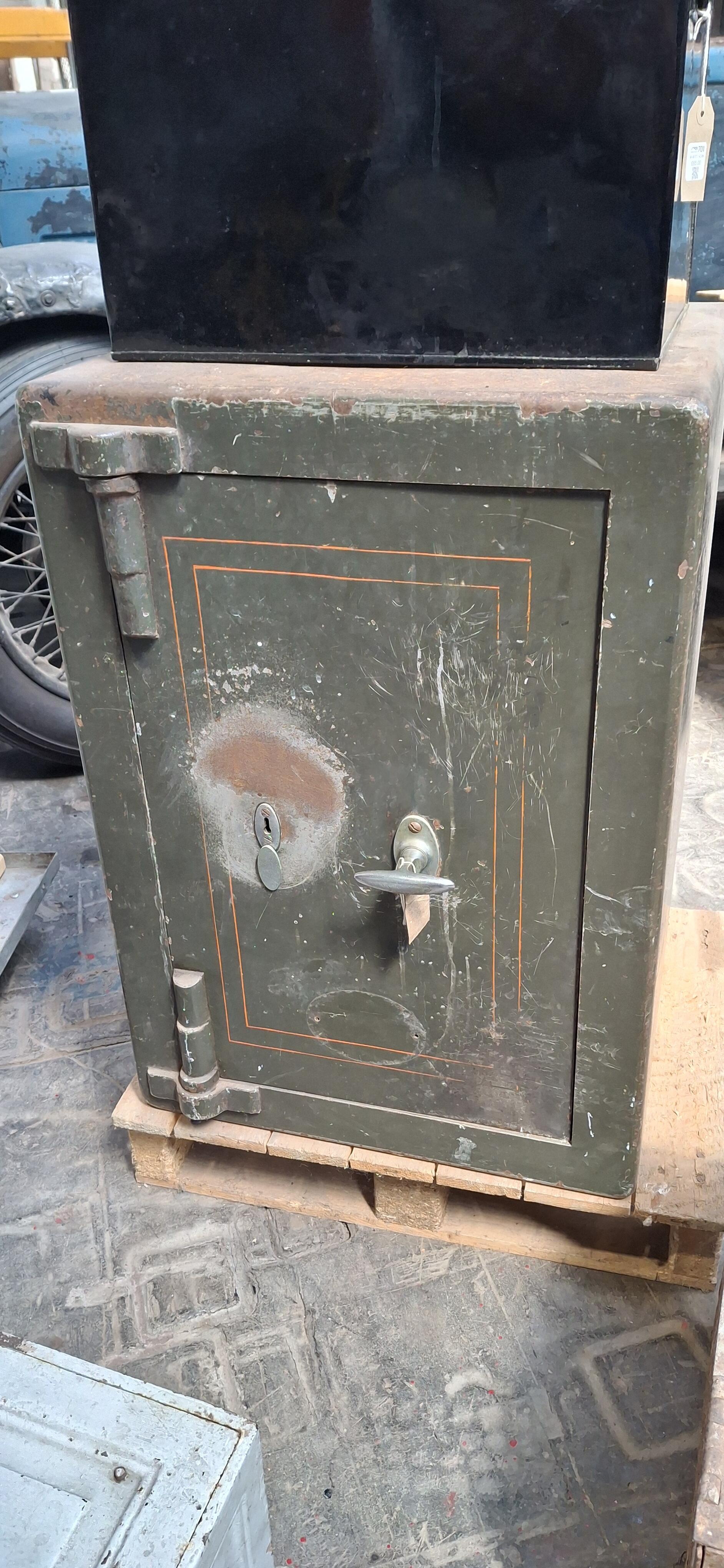 Hobbs Hart & Co Vintage Green Safe