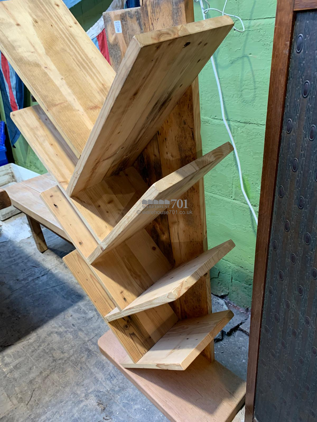 701 Original freestanding bookshelf