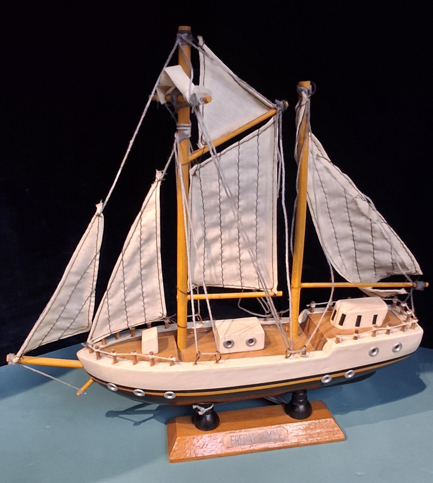 Miniature 'Fregate 2mats' Model Ship