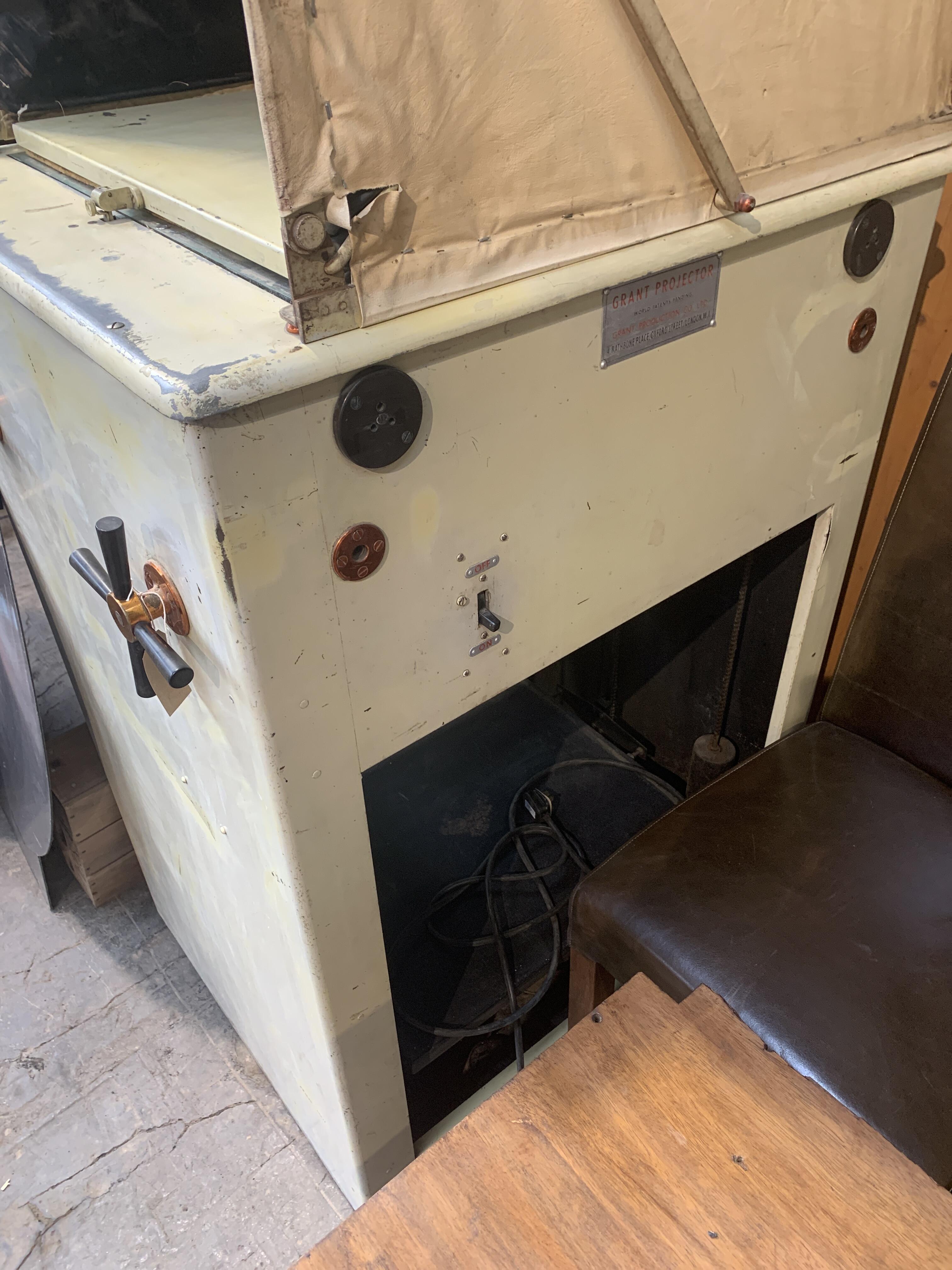 Vintage "Grant" Projector, 70x200x80 cm