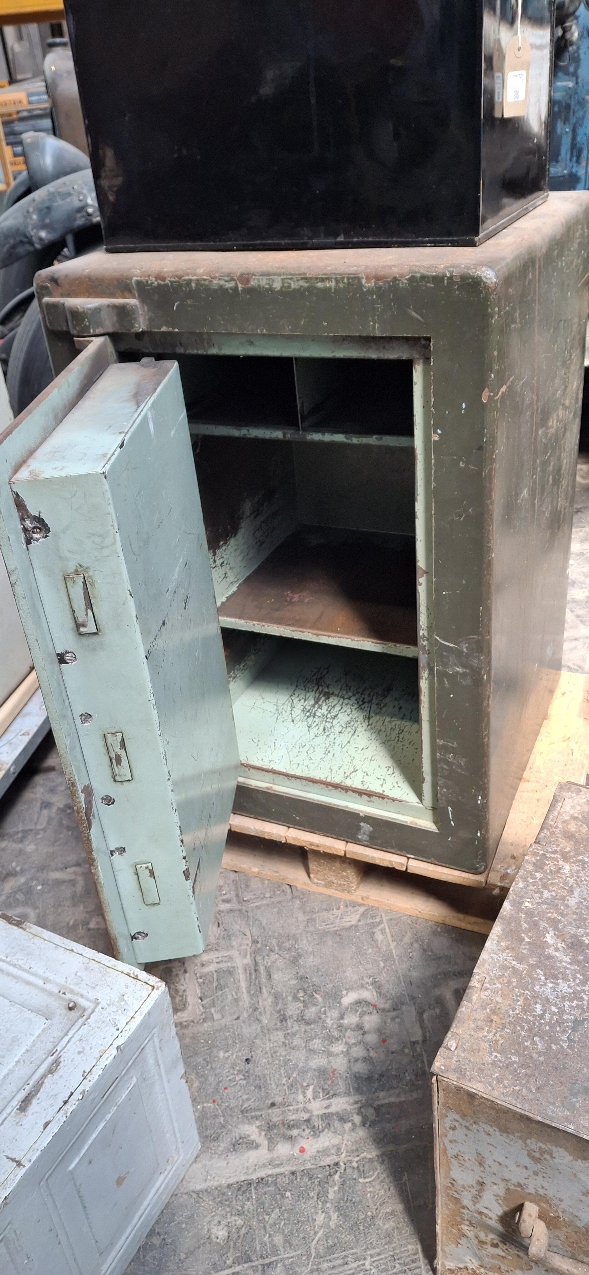 Hobbs Hart & Co Vintage Green Safe