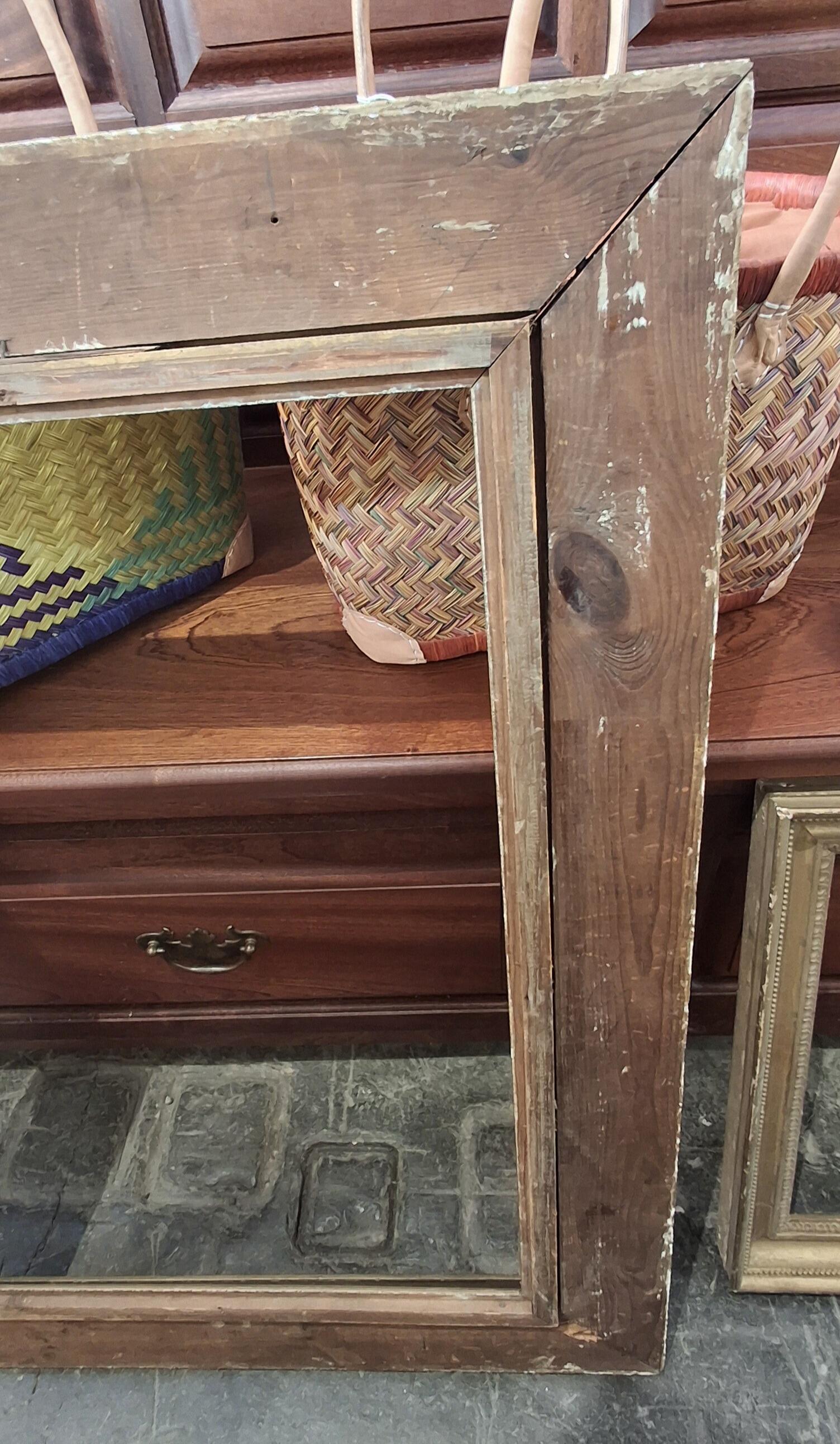 Antique Gilt Frame with Intricate Detailing
