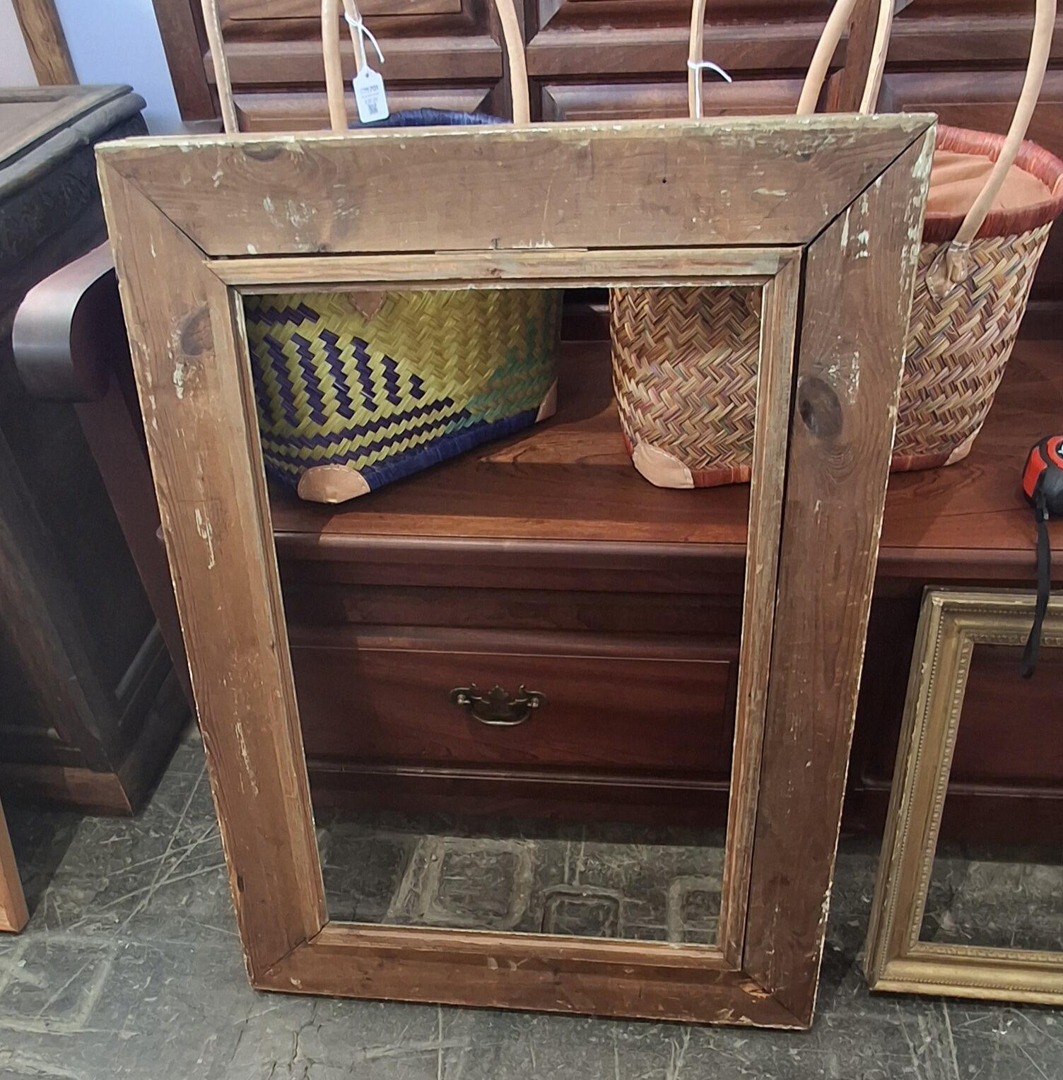 Antique Gilt Frame with Intricate Detailing