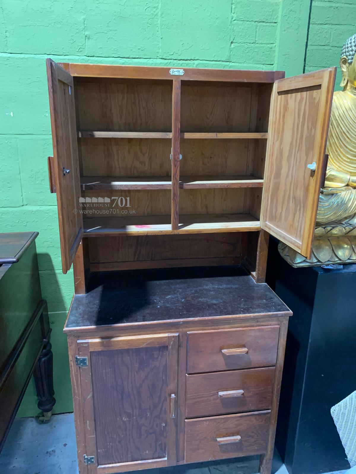 "Lusty" kitchen cupboard
