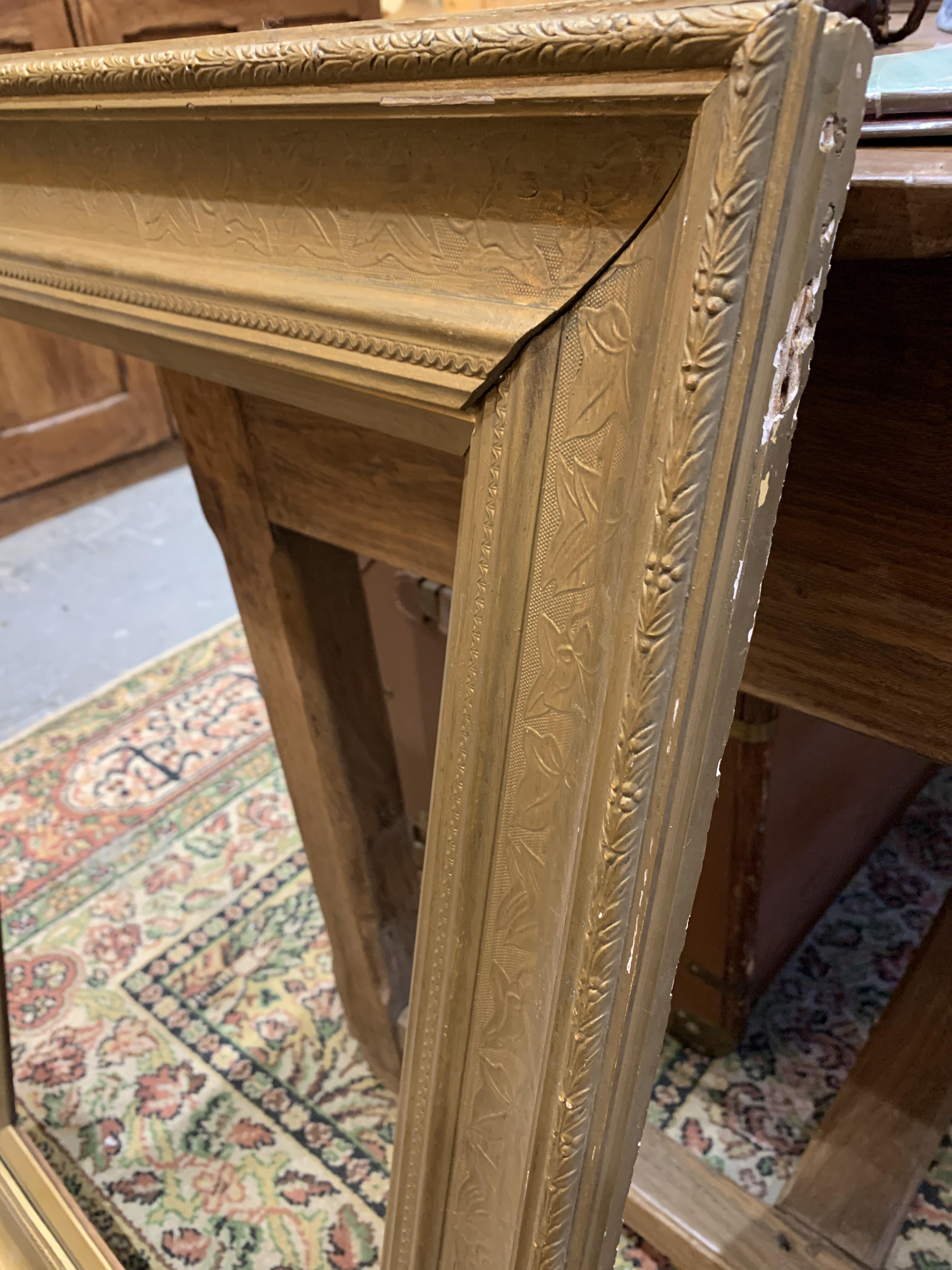 Antique Gilt Frame with Intricate Detailing