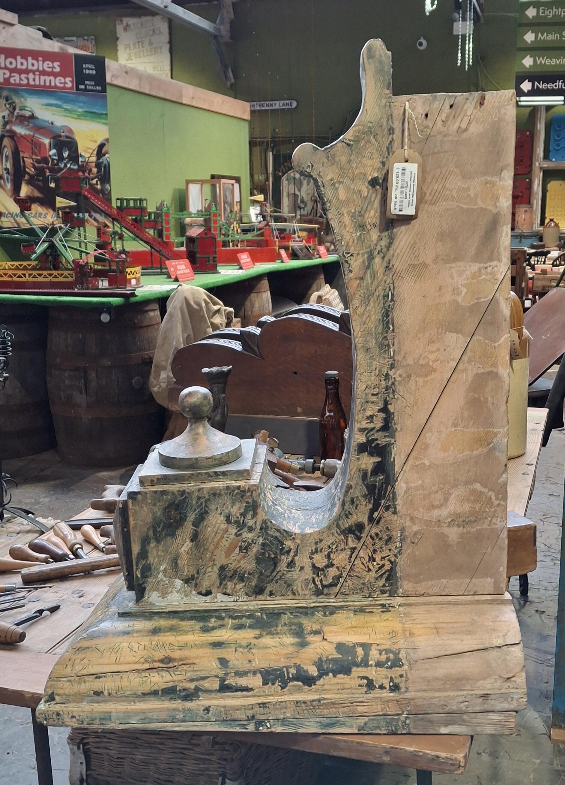 Vintage Painted Wooden Corbel with Top Collar