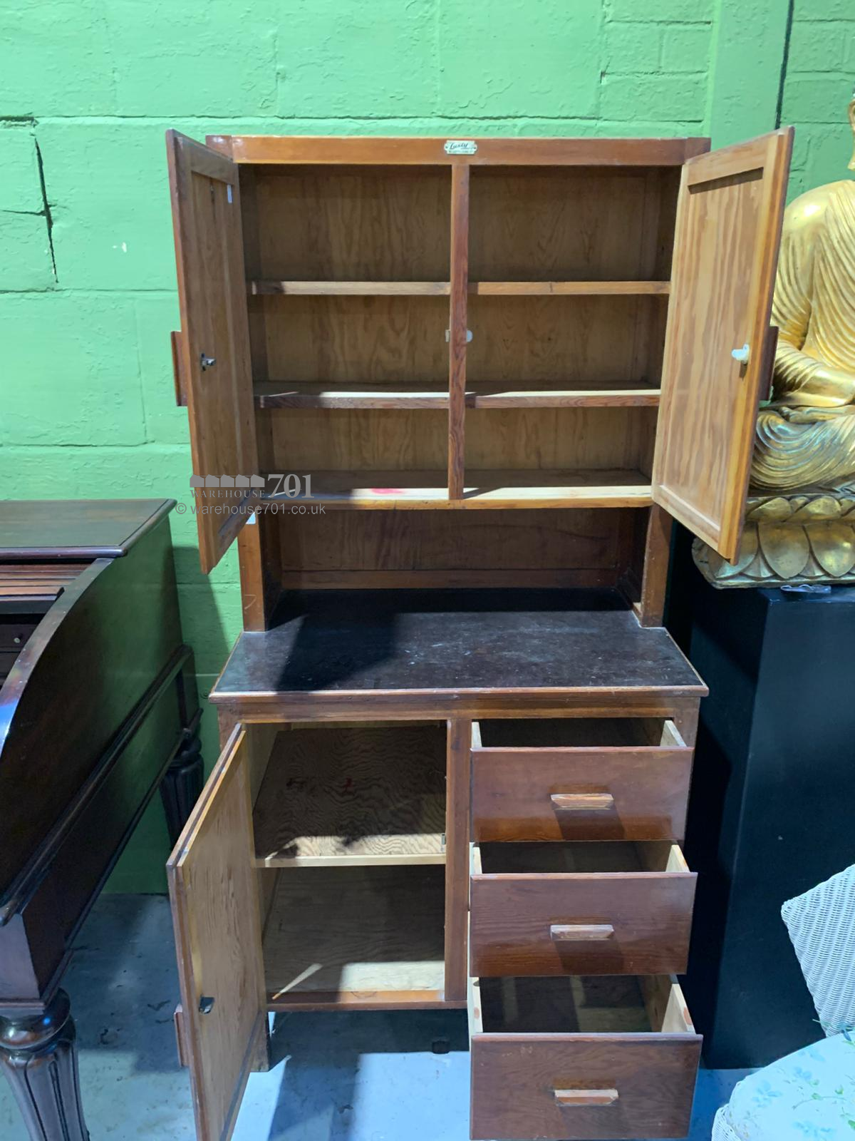 "Lusty" kitchen cupboard
