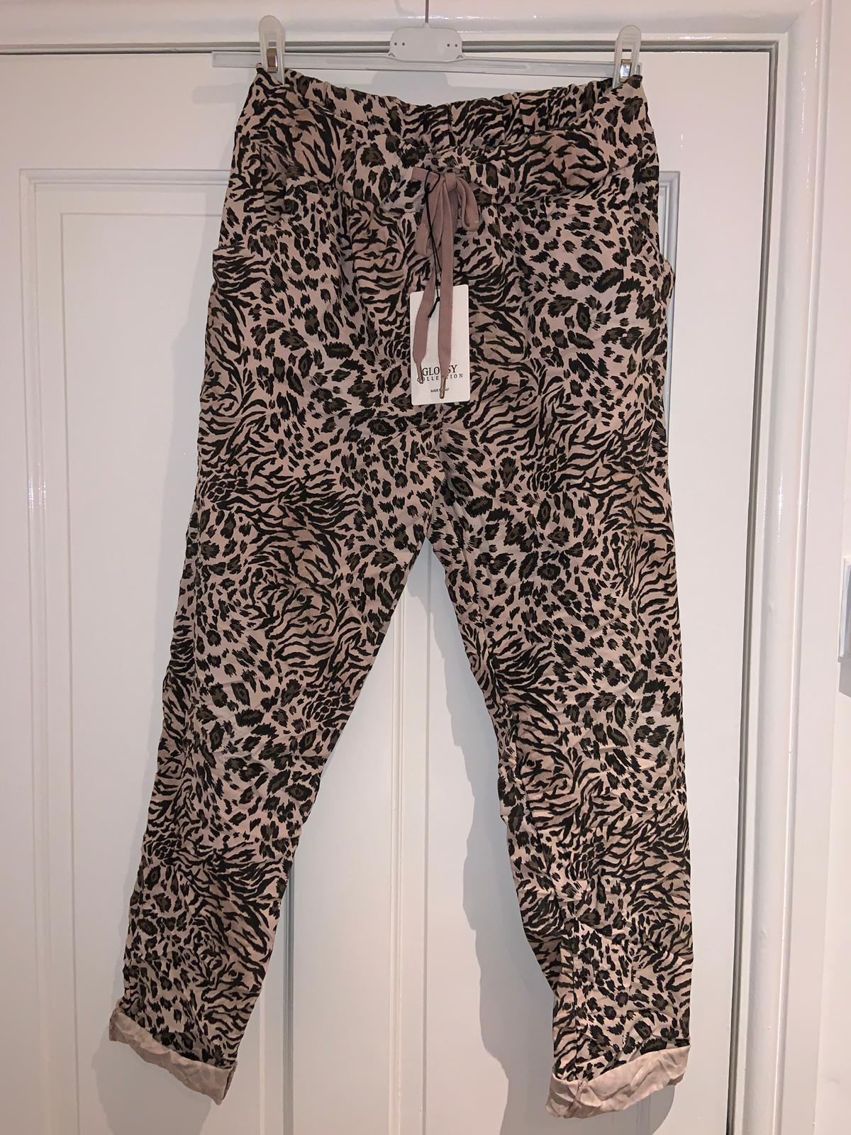 Magic pants - pastel pink leopard print